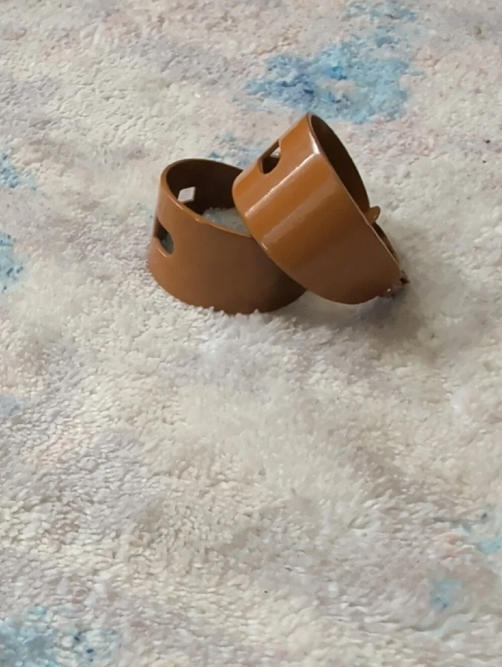 Retro Brown Cutout Hoop Clip-On Earrings – Vintage Women's Jewelry 1